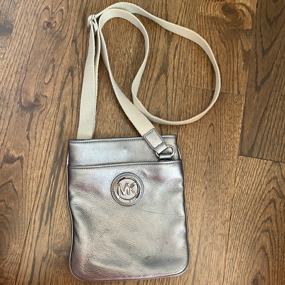 Michael Kors Handbags - Michael Kors Crossbody Purse